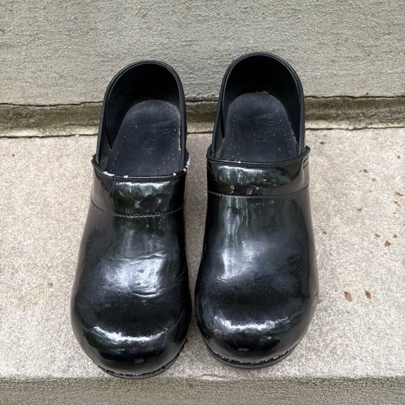 Dansko Black Patent Leather Clogs Size 42 - Picture 2 of 7